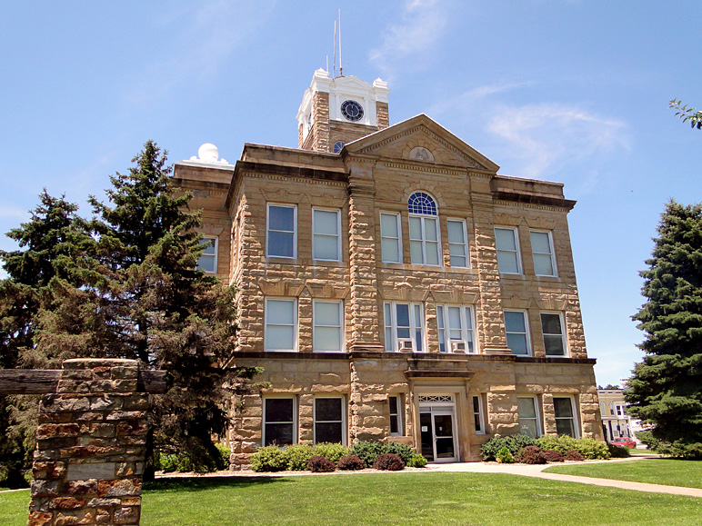 This is the Monroe County Courthouse in Albia, Iowa (266.73 KB)