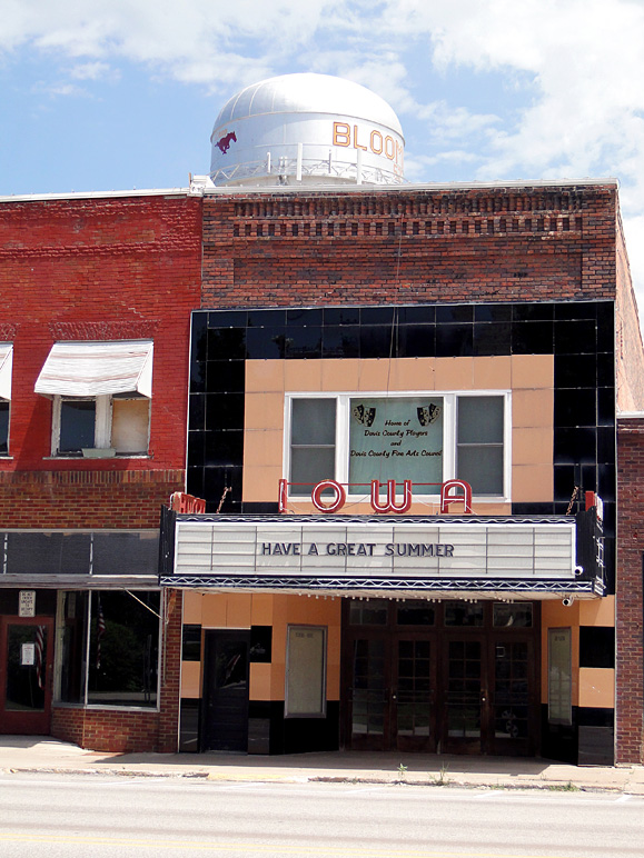 I found this old marquee in Bloomfield, Iowa (217.48 KB)