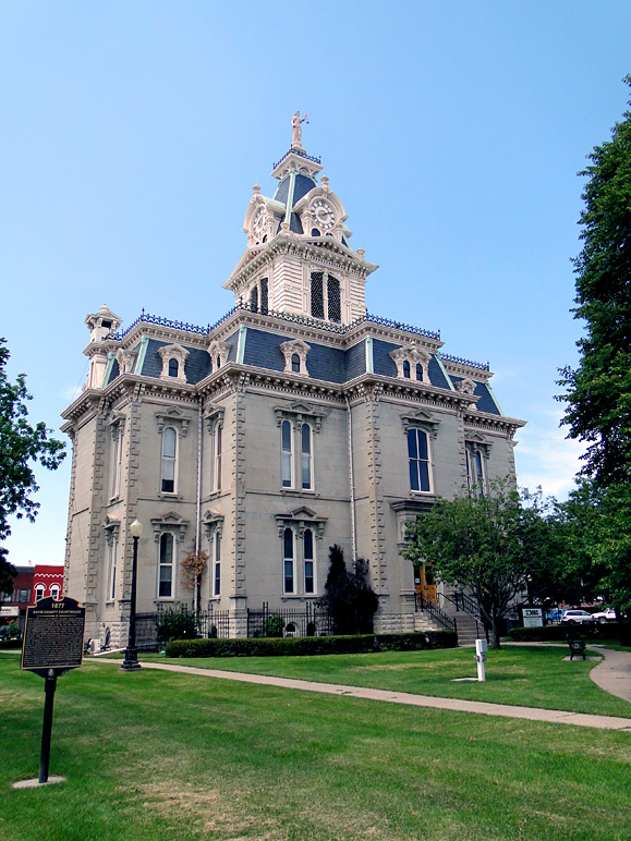 This is the Davis County Courthouse in Bloomfield, Iowa (239.48 KB)