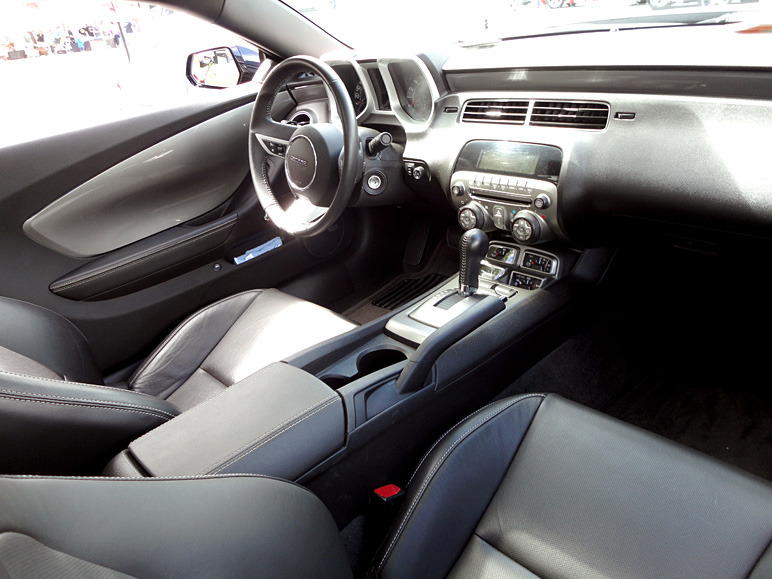 Here's the Camaro's interior (164.67 KB)