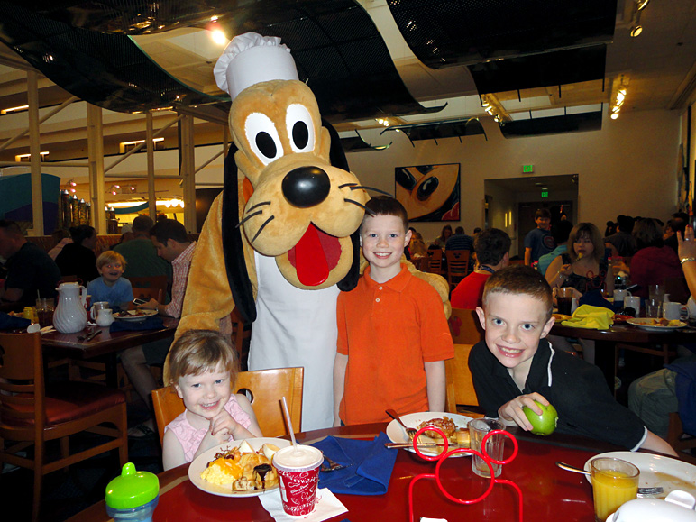 Pluto with the kids (233.17 KB)