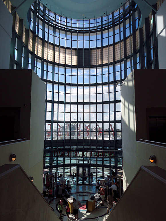 I thought this atrium was strangely pretty (213.45 KB)