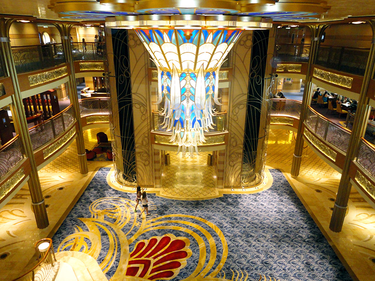 A view of the Dream's atrium from the top of the atrium on deck 5 (334.62 KB)