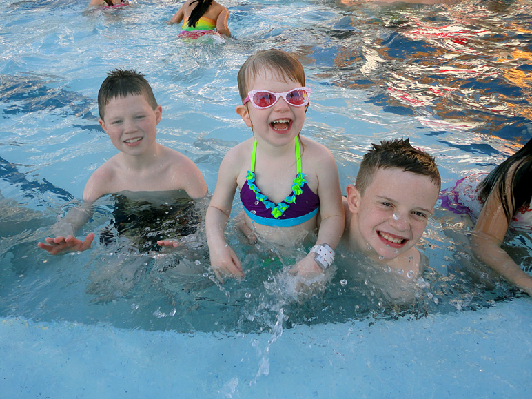 Jacob, Andrew and Katelyn swimming on the Disney Dream (263.63 KB)