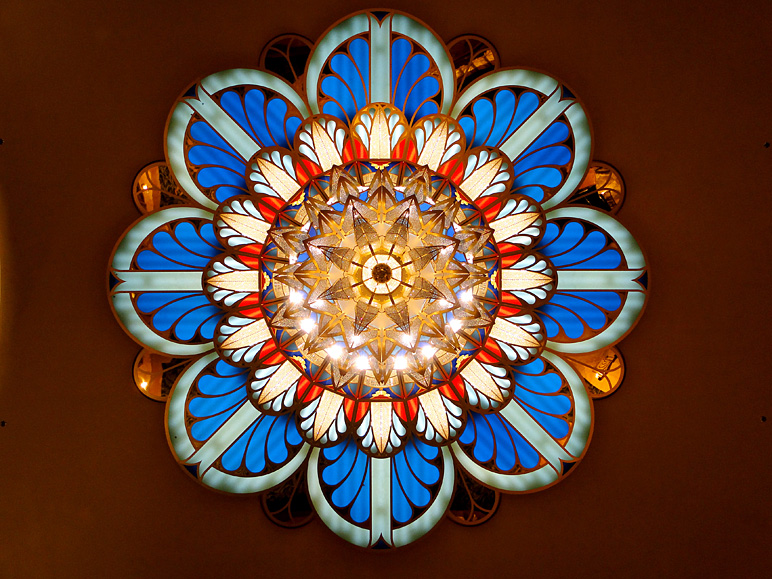 This is the atrium's chandelier viewed from below (266.50 KB)