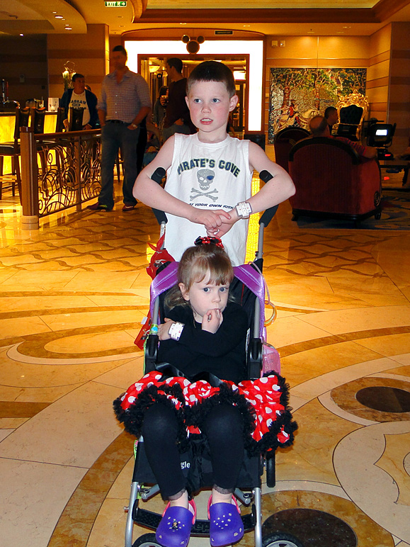 Katelyn and Andrew were waiting to see Minnie (273.41 KB)