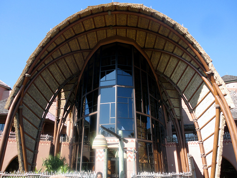 The exterior of Animal Kingdom Lodge's Kidani Village main building (235.92 KB)