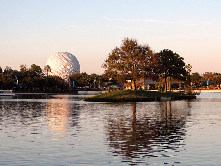 There's the world's largest golf ball again. (214.91 KB)