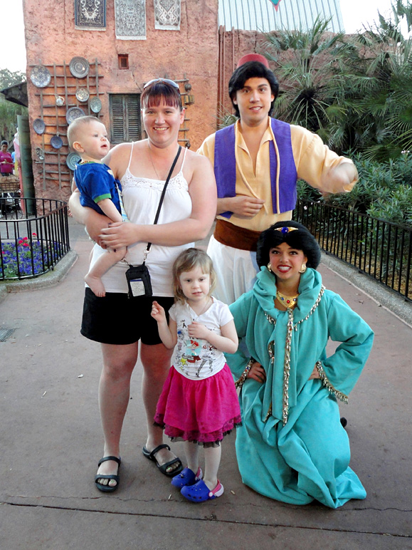 There's Aladdin and Jasmine with Luke, Anna and Kate (246.18 KB)