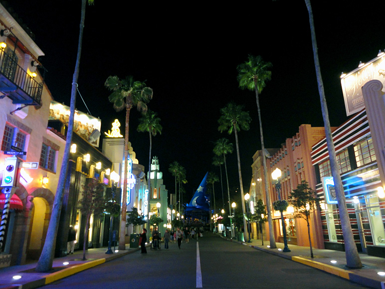 Hollywood Studios looking pretty deserted.   (199.33 KB)