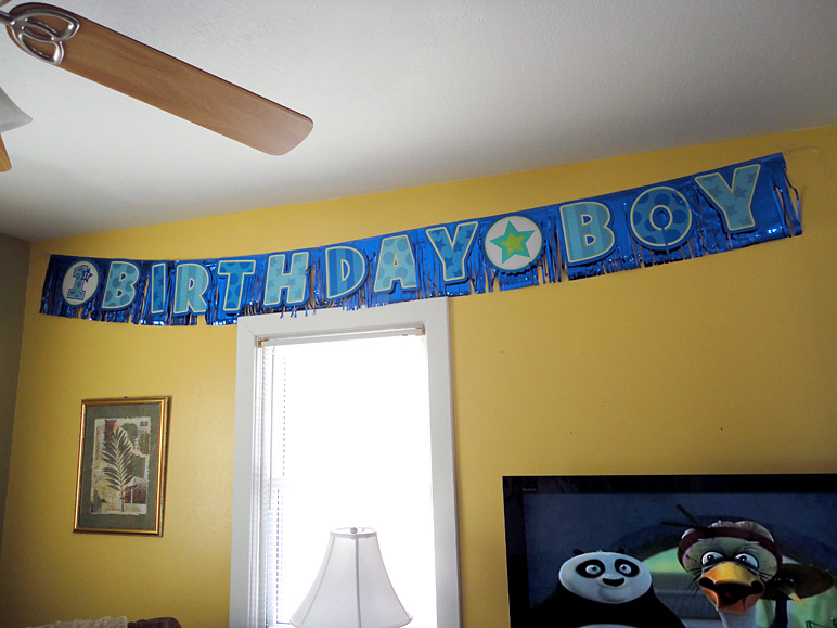 Some birthday signage at my mom's (163.76 KB)