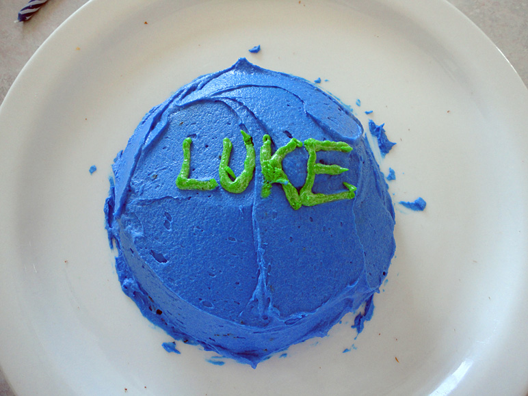 This is Luke's cake (177.36 KB)