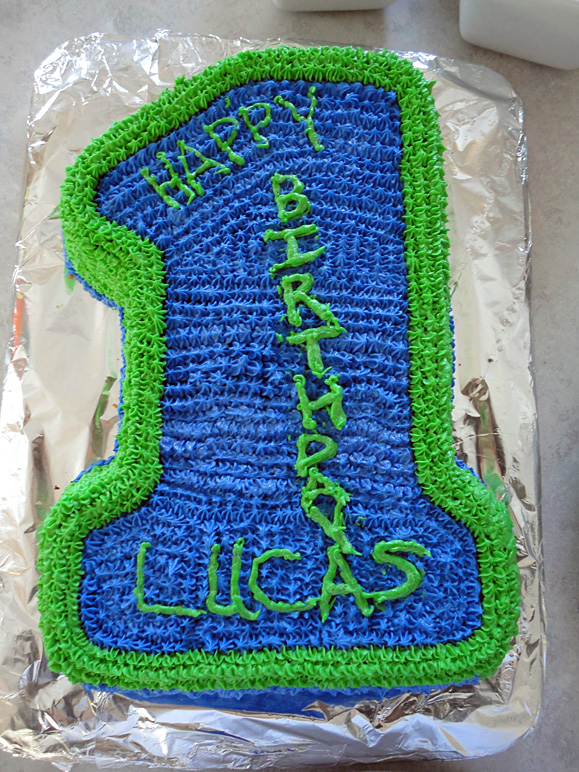 Here's his 1st birthday cake for the rest of us to enjoy (318.00 KB)