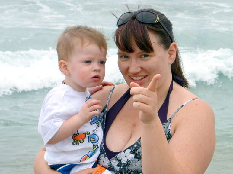 Anna and Lucas on the beach (169.35 KB)