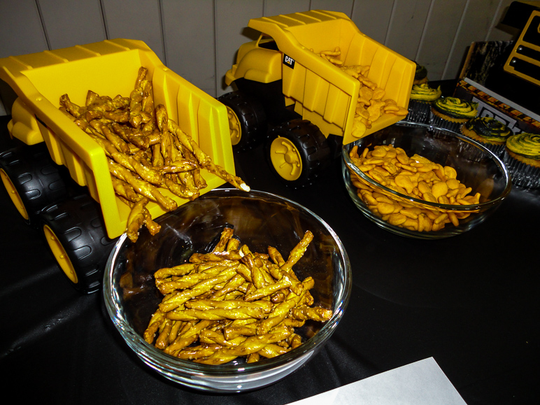 I think the snacks-out-of-a-dump-truck thing was a Pinterest find. (306.58 KB)