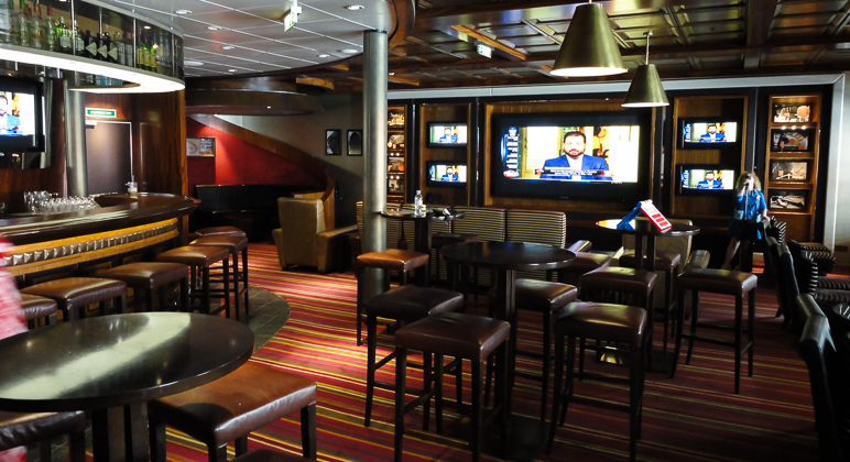 This is 687, the sports bar aboard the Disney Dream.  Disney-owned ESPN's on the TV, but not in HD.  Go figure. (224.33 KB)