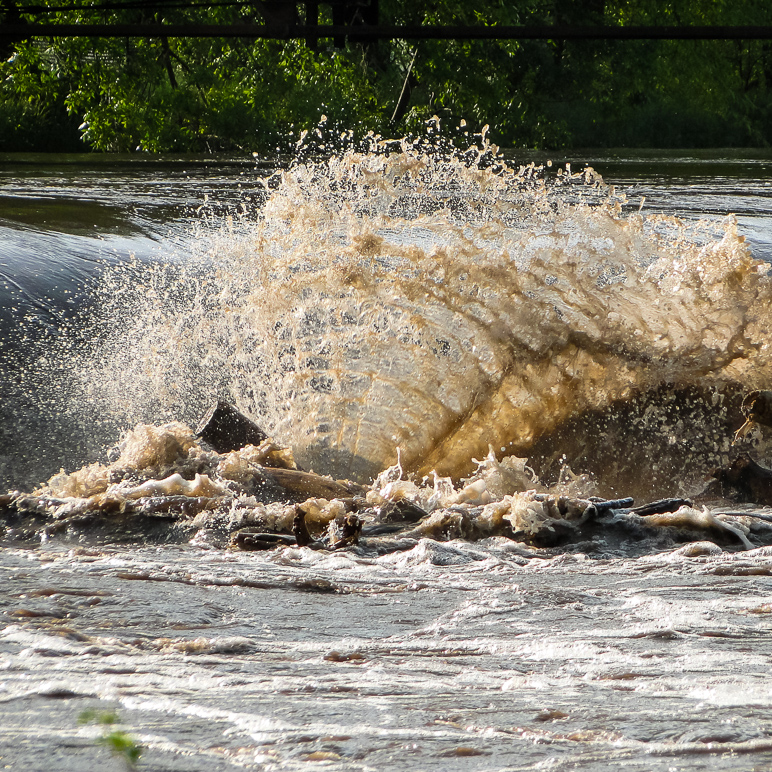 The flooding river made for quite a lot of spray. (560.56 KB)