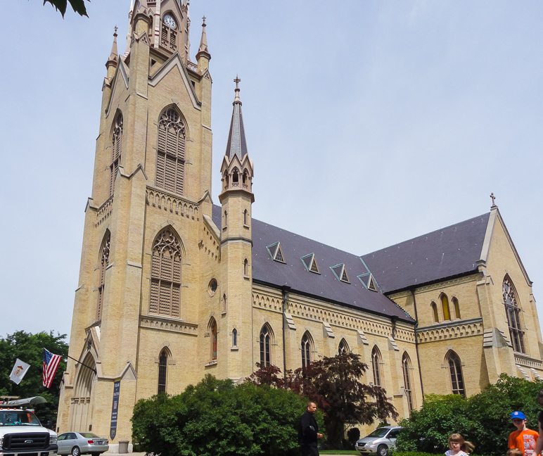 This is the only one I got of the Basilica of the Sacred Heart exterior, sadly.  Not happy with it. (289.21 KB)