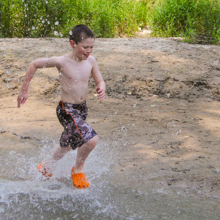 Andrew going for a sprint in the water (519.64 KB)