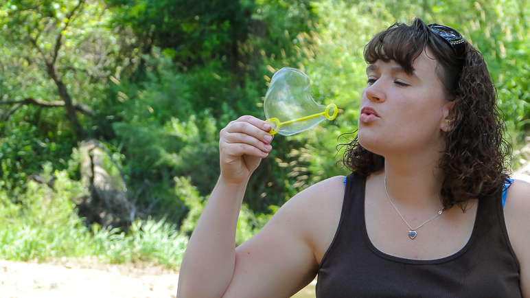 Anna blowing a bubble. (201.83 KB)