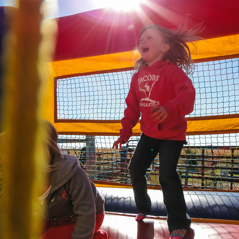 Katelyn had fun in this bounce house. (352.28 KB)